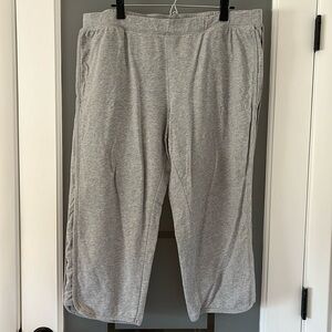 Denim & Co. Active Women's Gray Lounge Capri